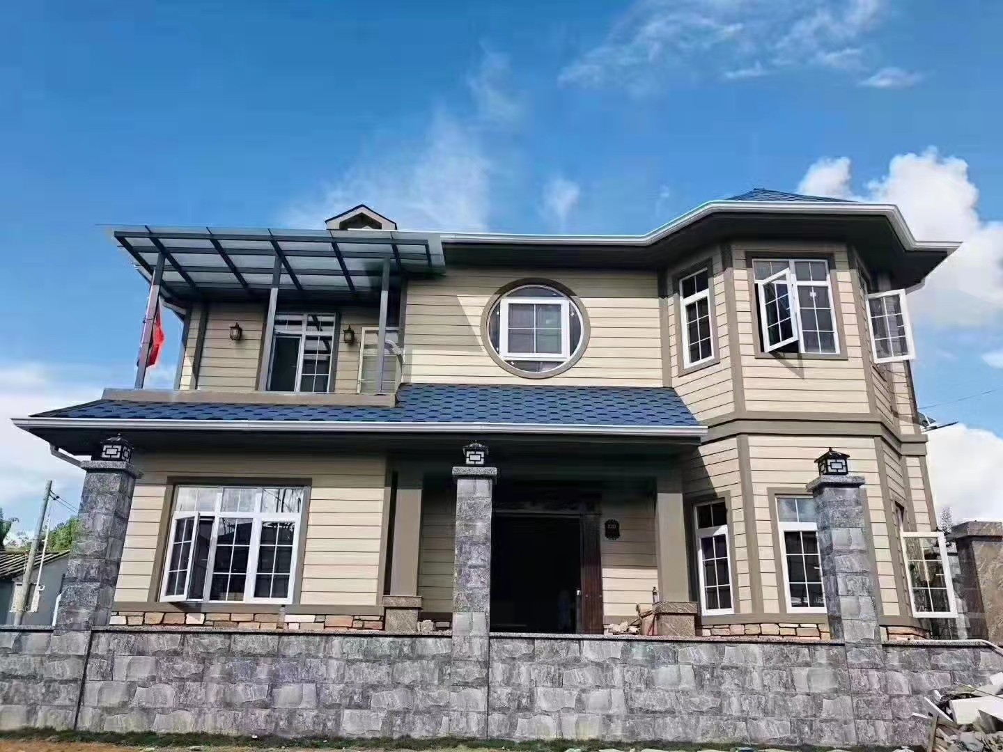 輕鋼別墅墻面可以掛重量物體嗎？